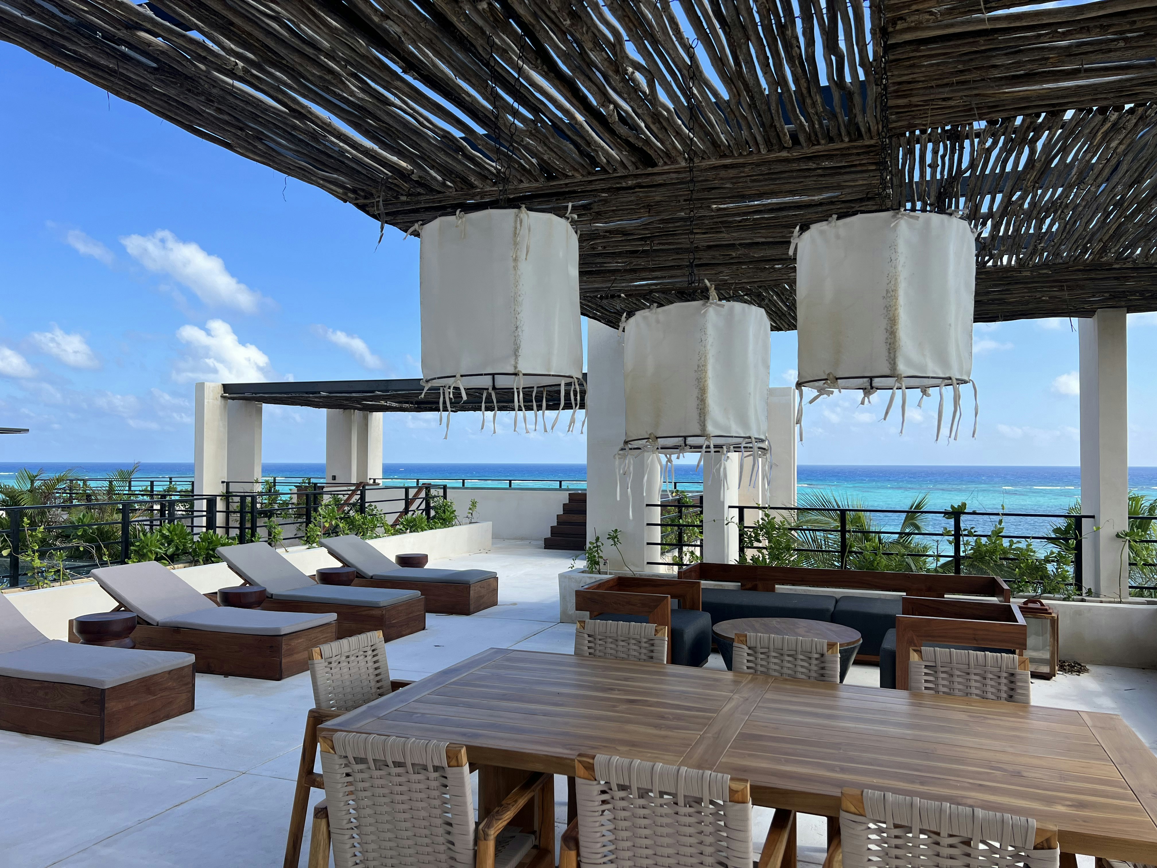 4BR PH Oceanfront - Terrace