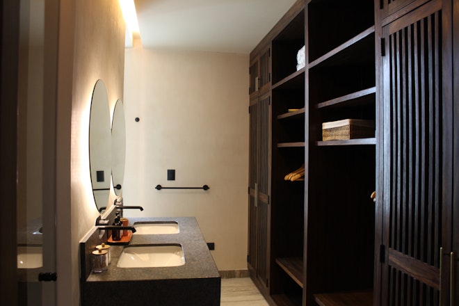 3BR PH Oceanfront - Bathroom