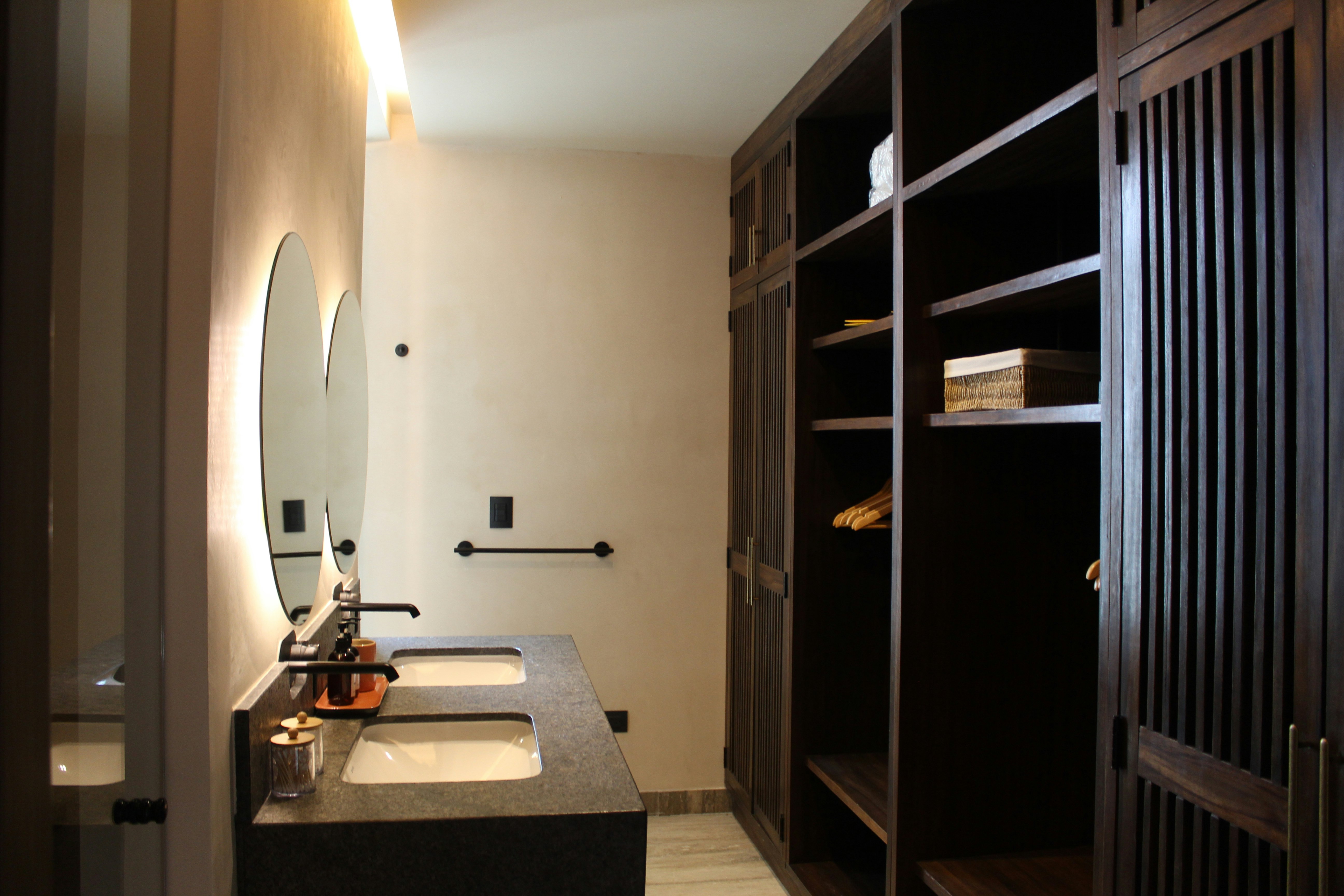 3BR PH Oceanfront - Bathroom