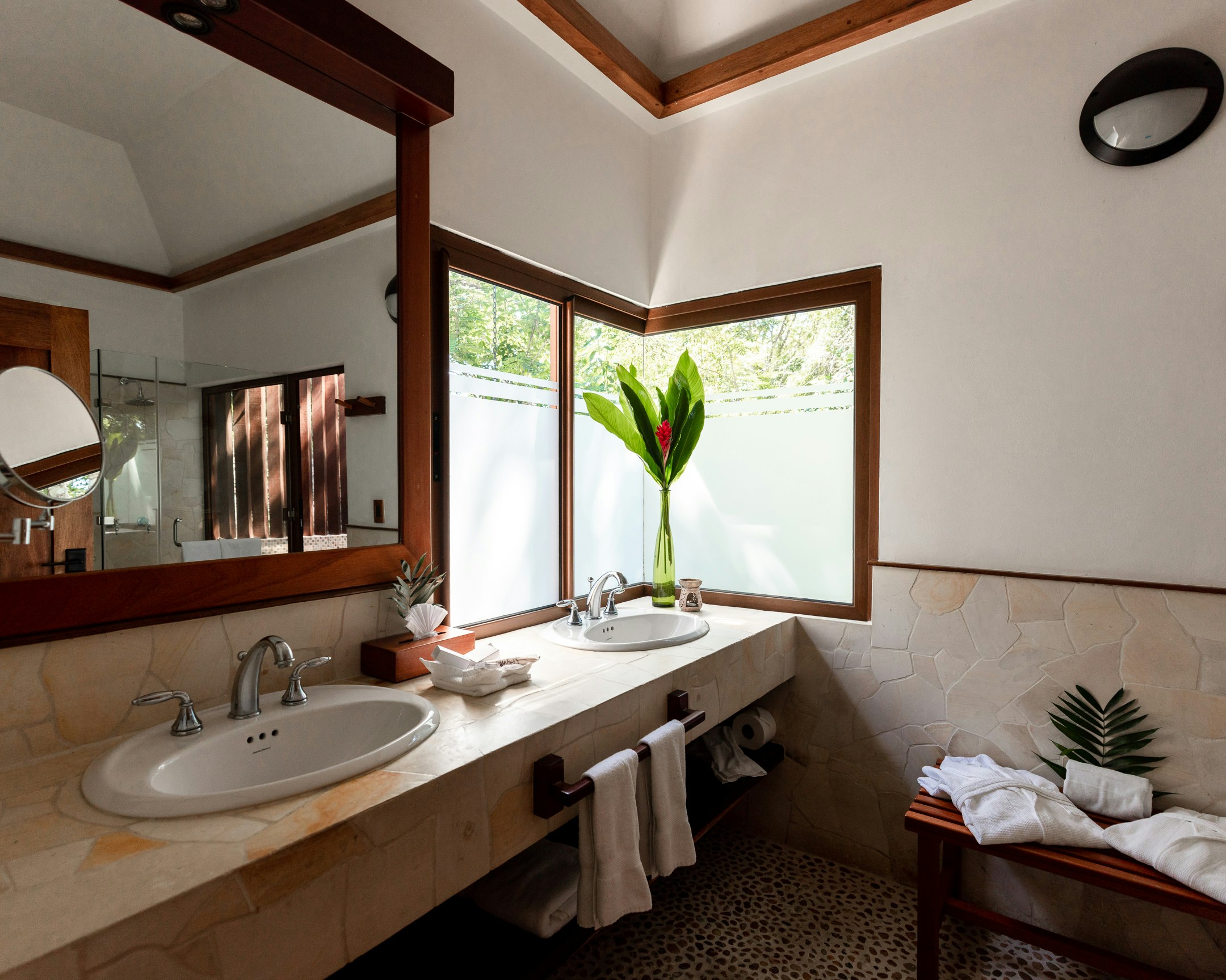 Lake Breeze Suite King - Bathroom