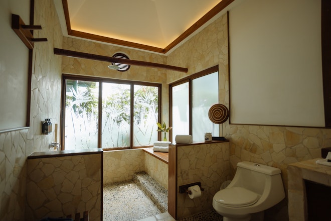 Lake View Room - Bathroom