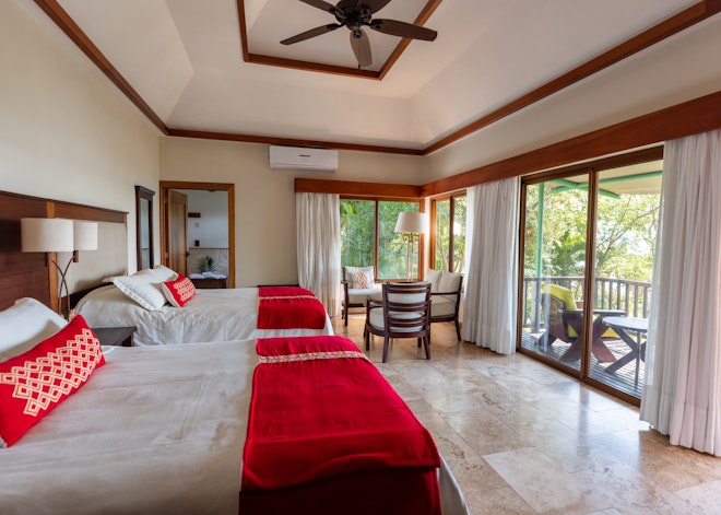 Lake Breeze Suite Queen - Bedroom
