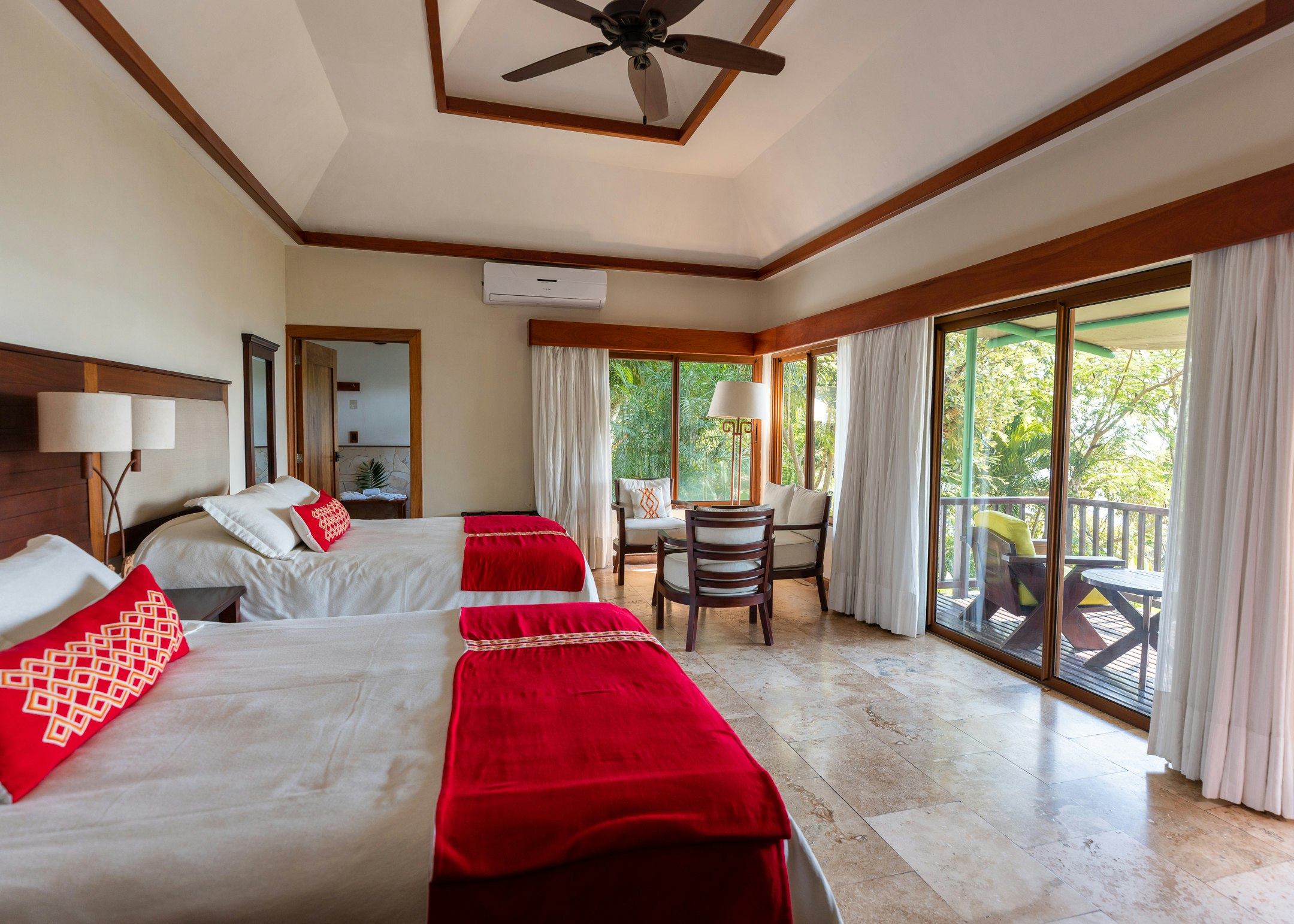 Lake Breeze Suite Queen - Bedroom