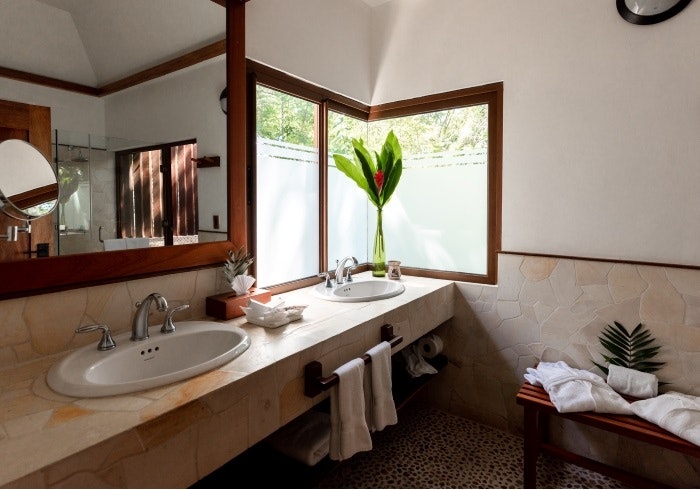 Lake Breeze Suite Queen - Bathroom