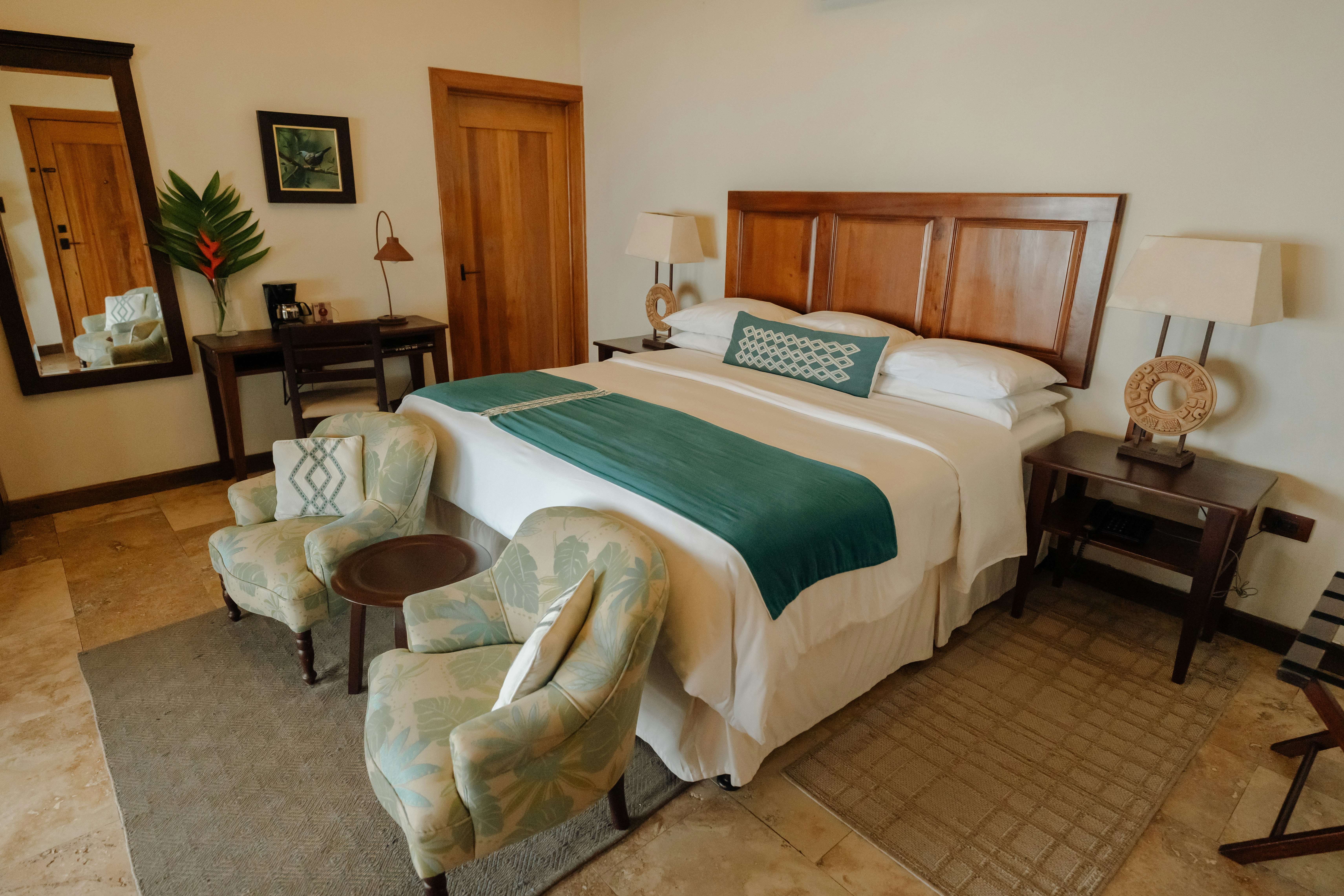 Garden View King - Bedroom