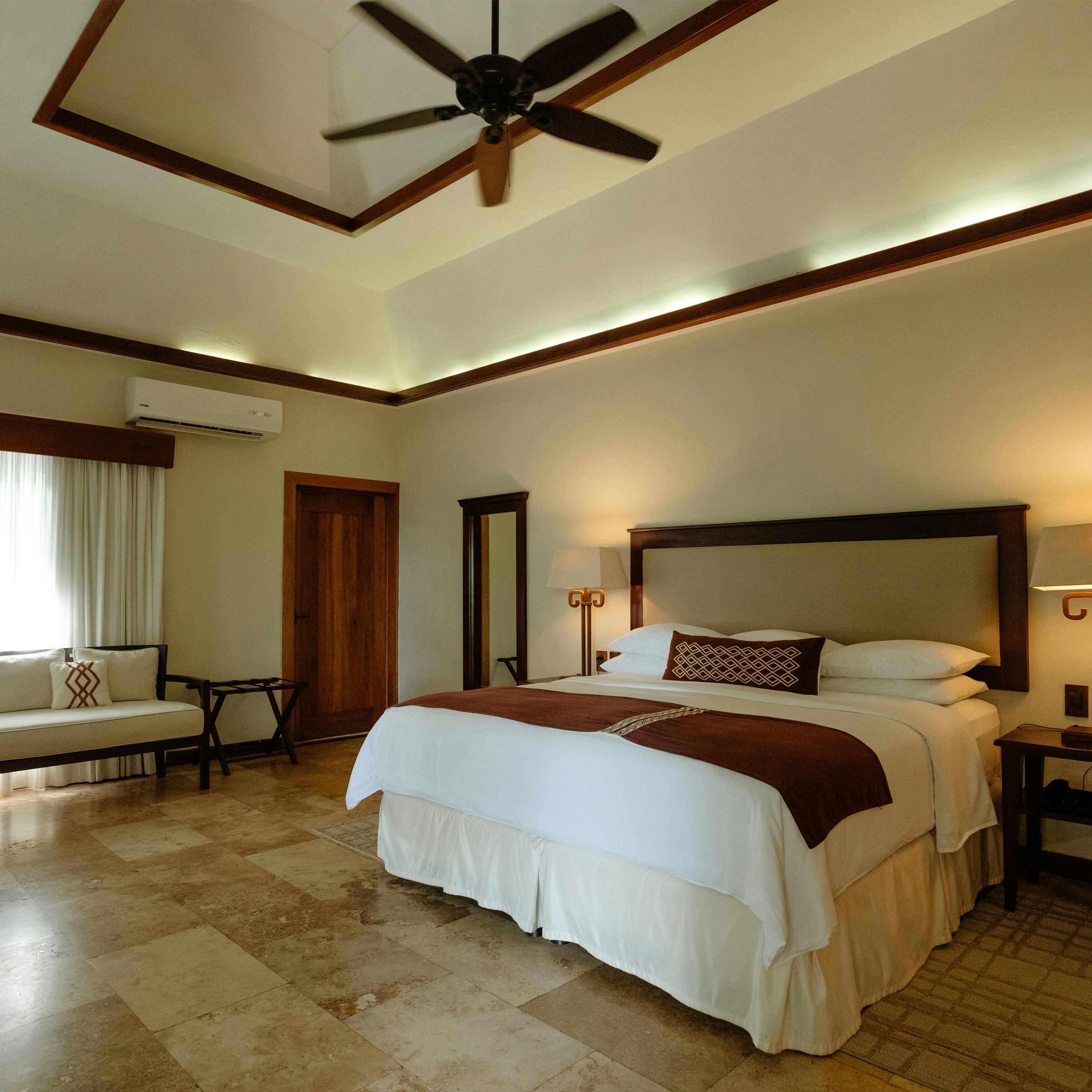 Lake Breeze Suite King #