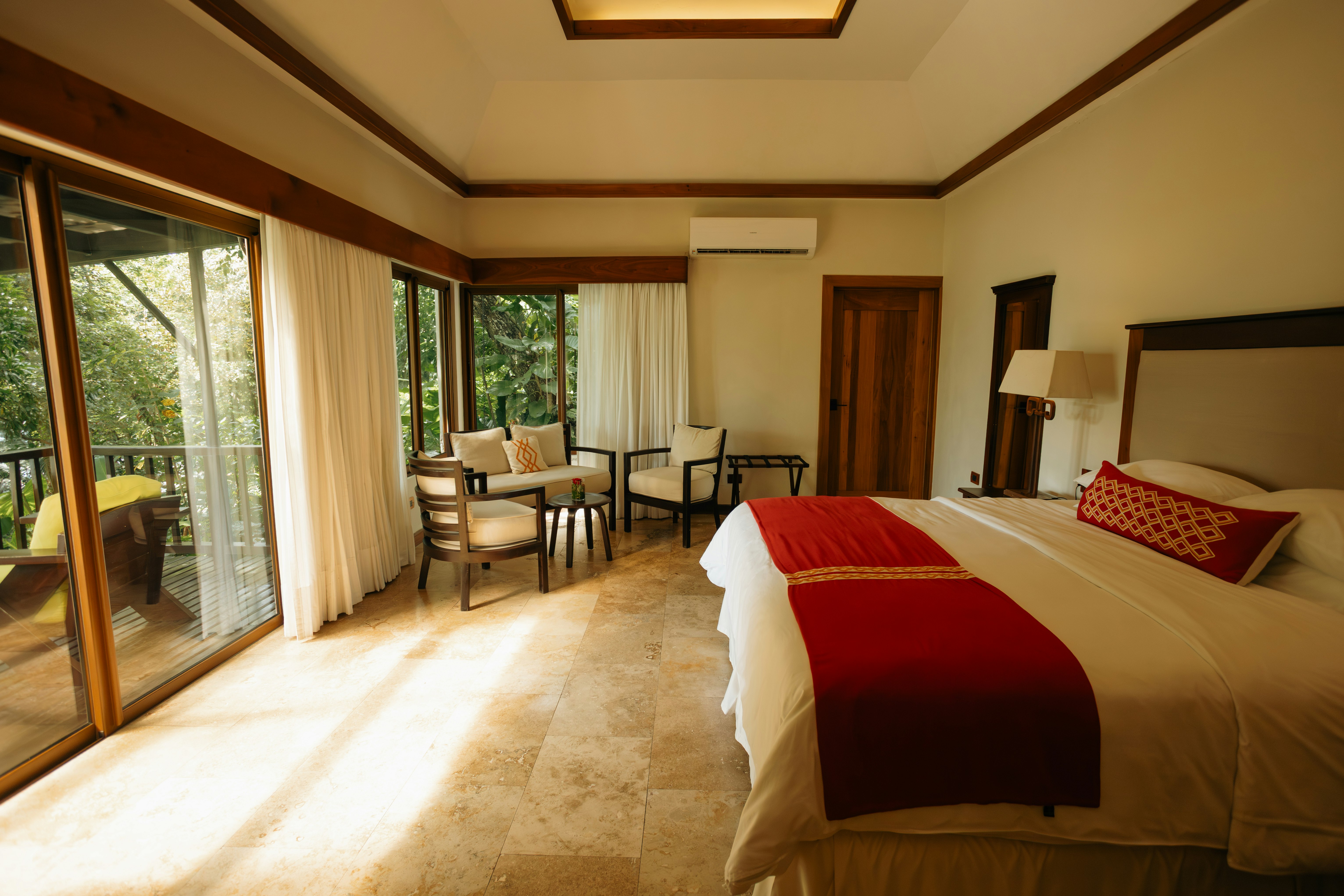 Lake View Junior Suite King - Bedroom