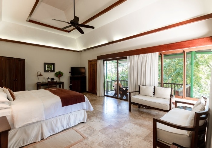 Lake Breeze Suite King - Bedroom