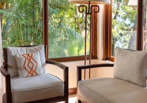 Lake Breeze Suite Queen - Living Area