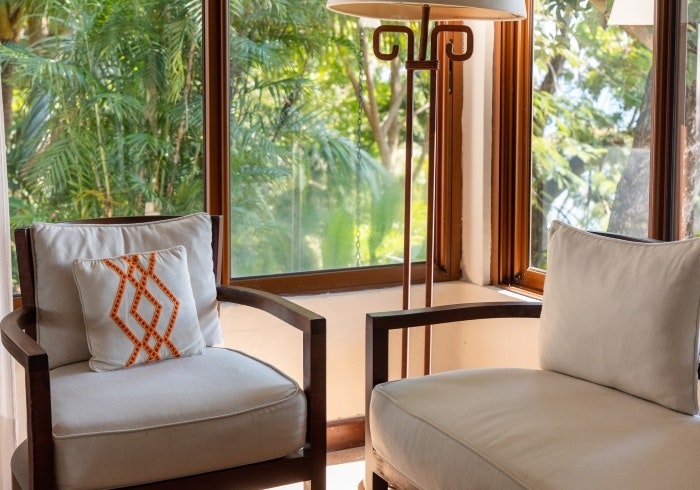 Lake Breeze Suite Queen - Living Area