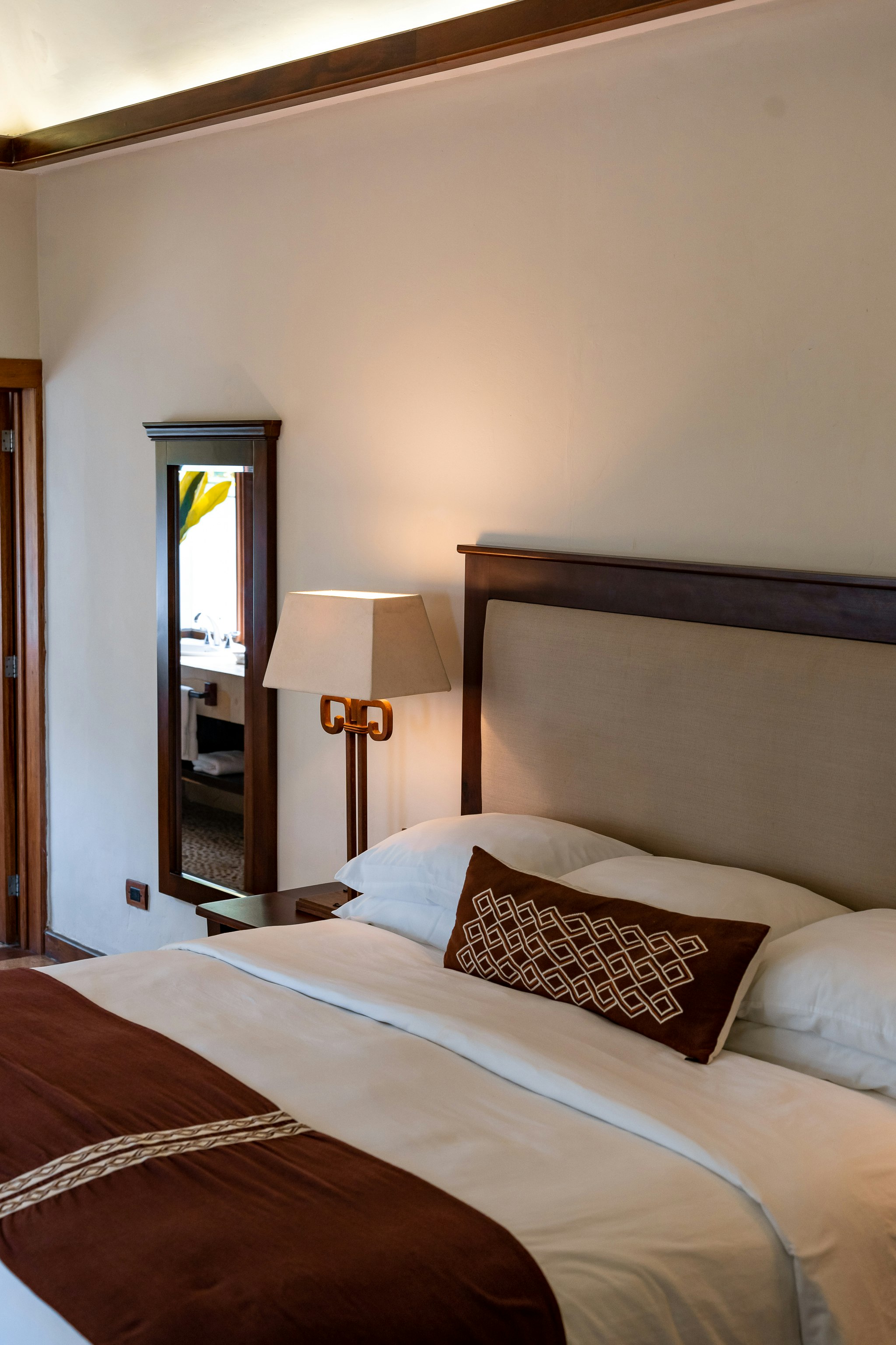 Lake Breeze Suite King - Bedroom