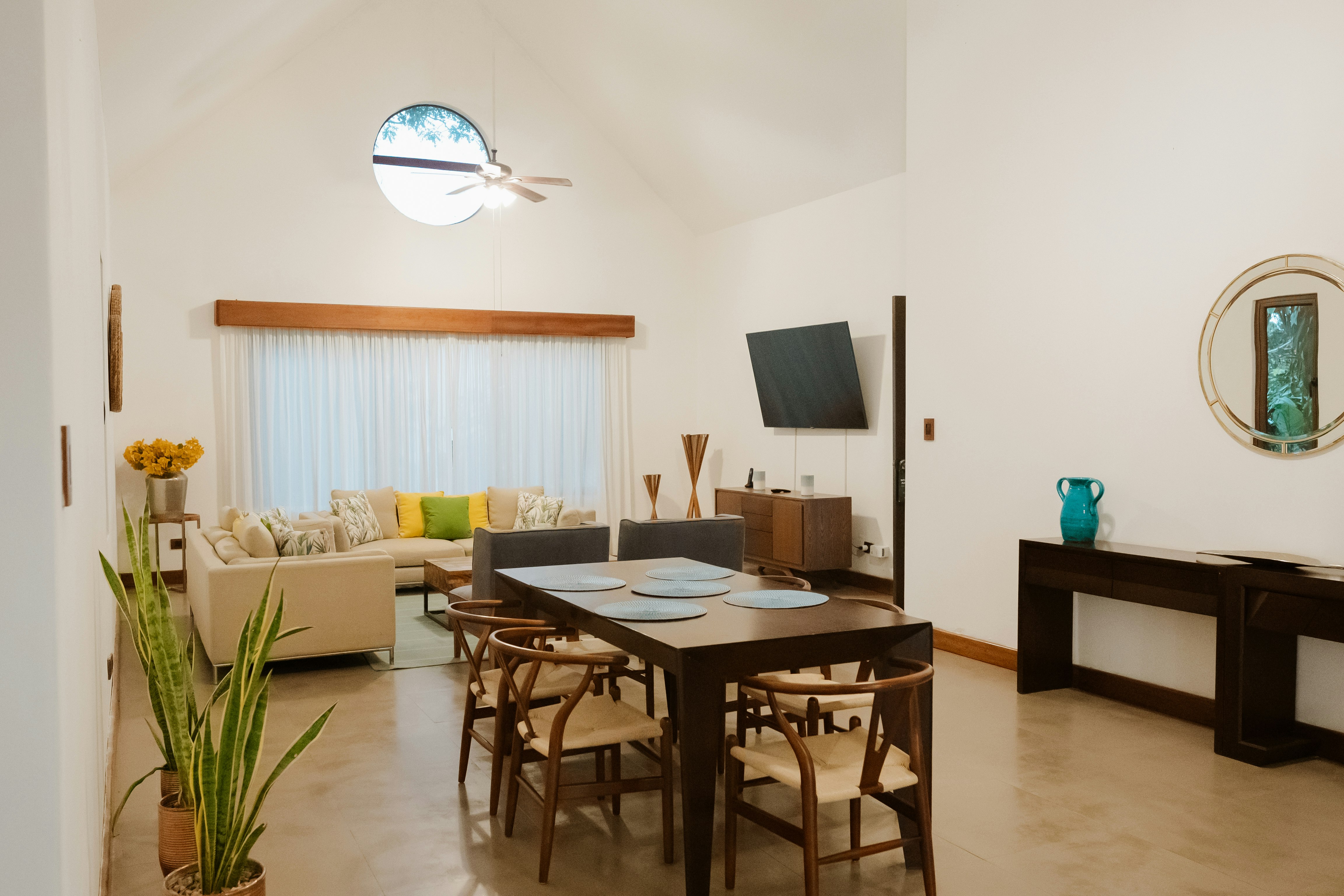 Villa Retreat - Dining Area