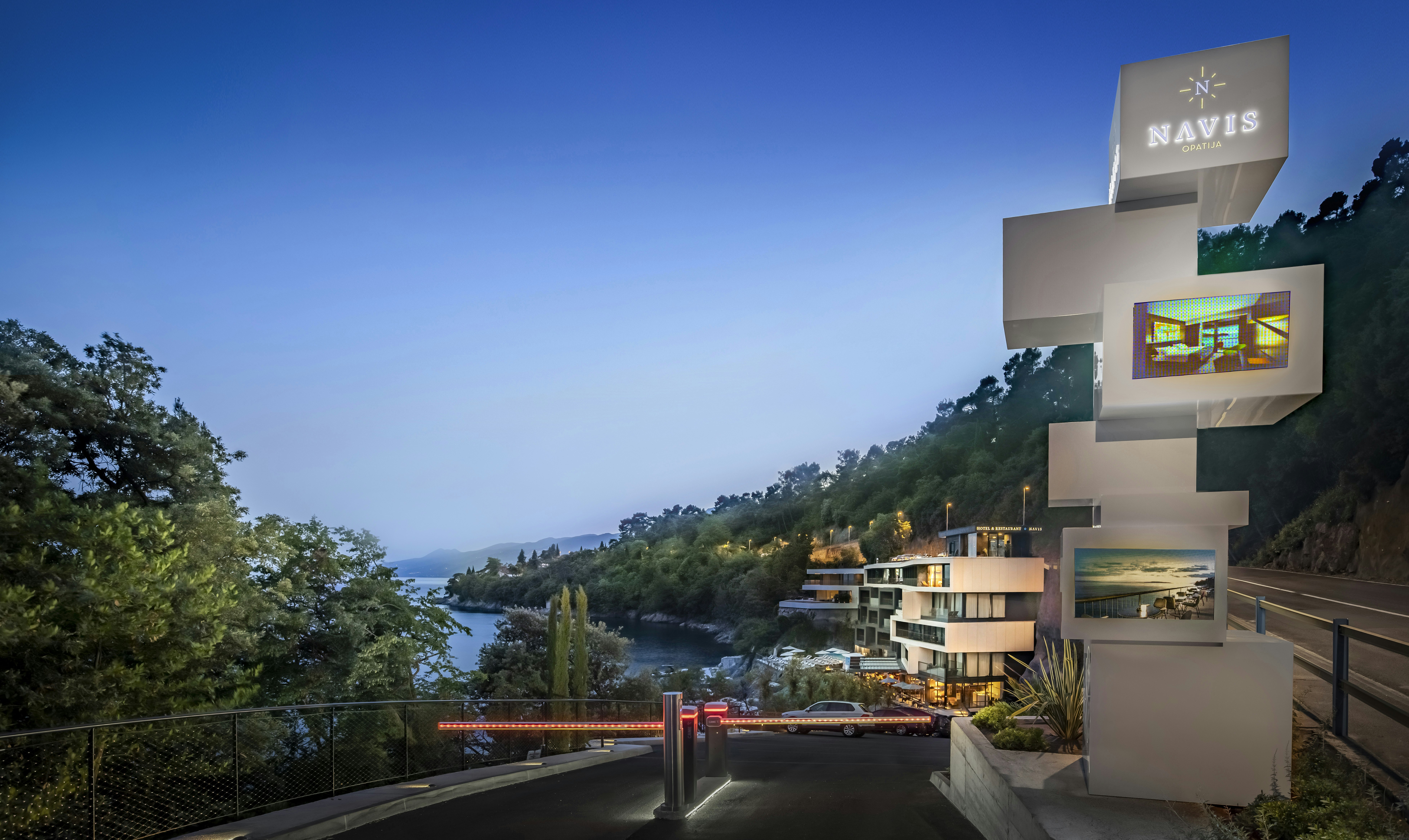 Hotel Exterior - Evening