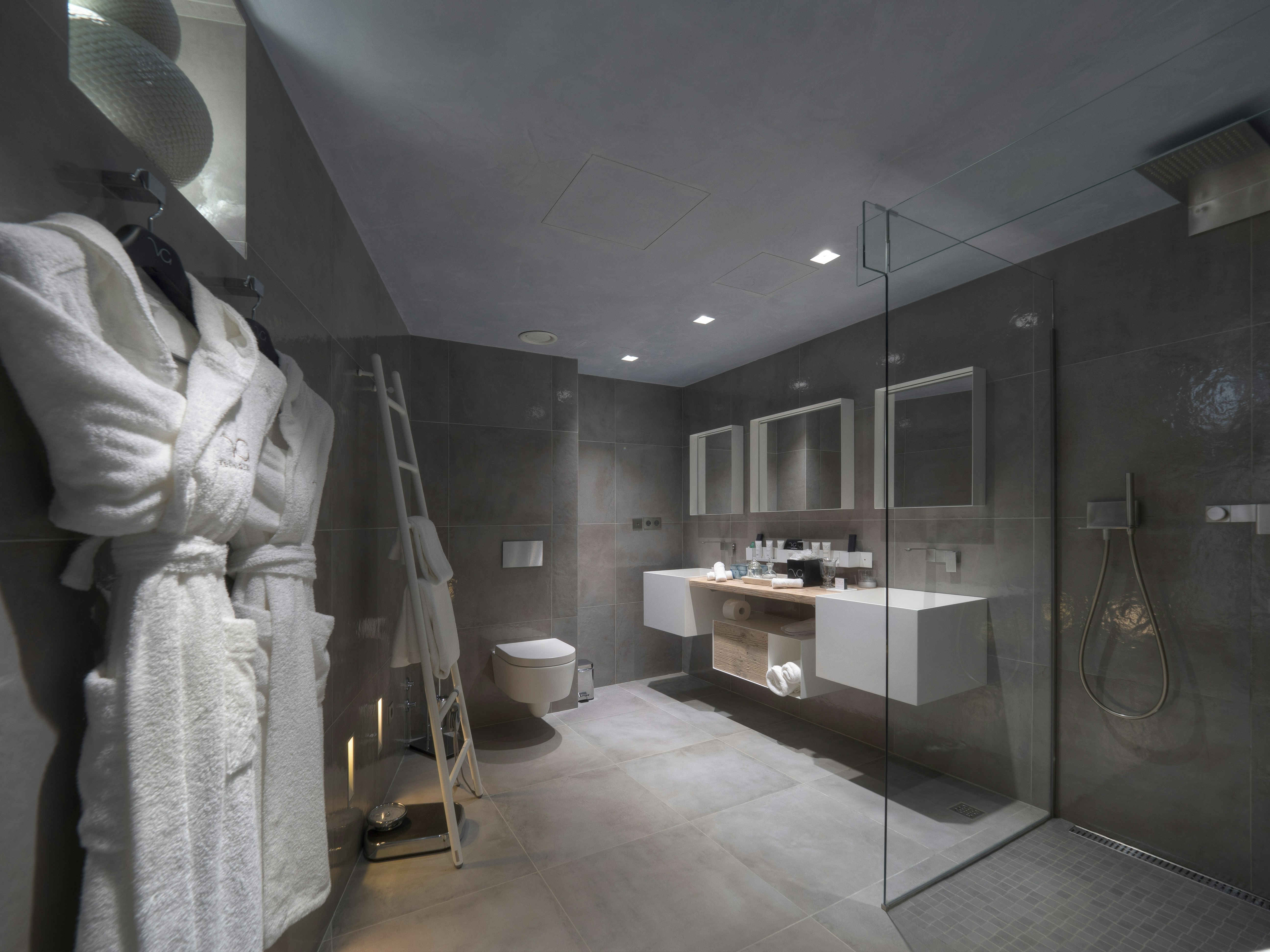 Duplex Suite Bathroom