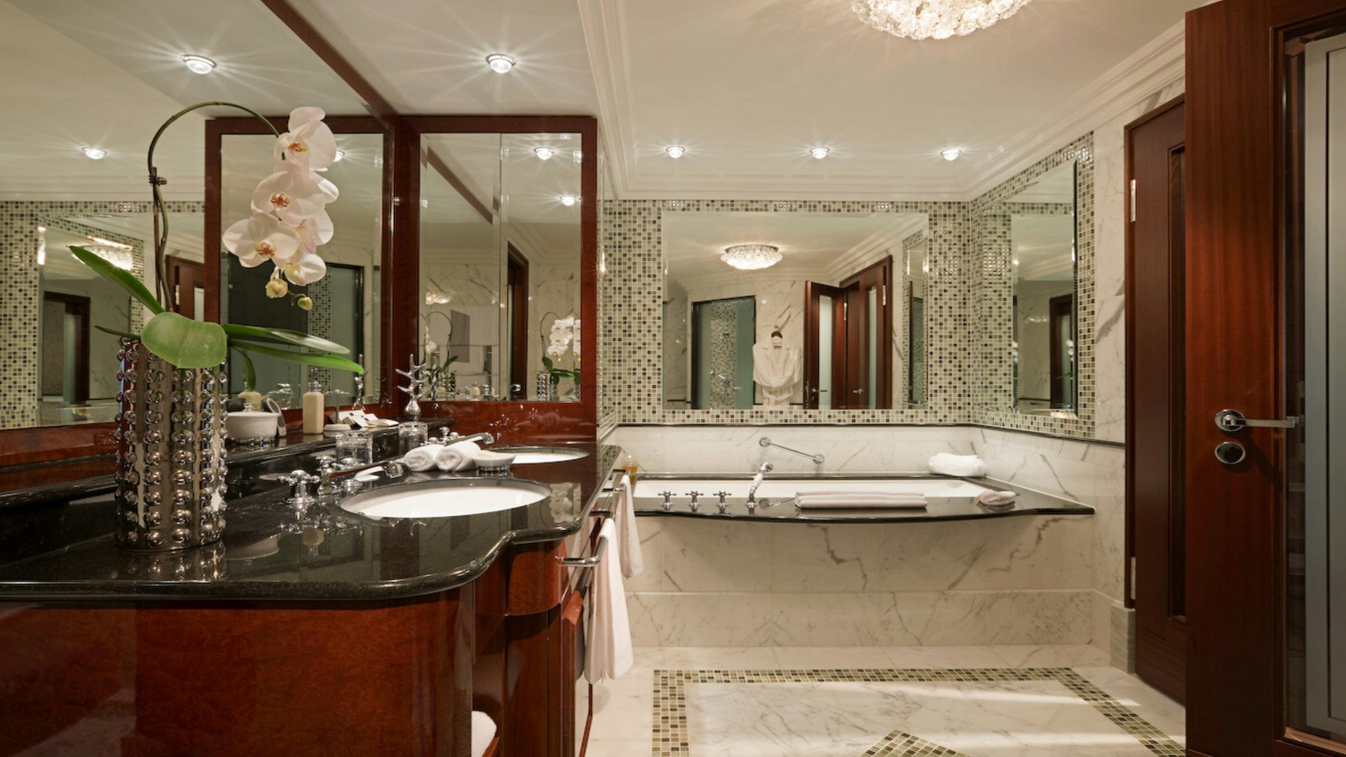 Executive Suite Bathroom Breidenbacher