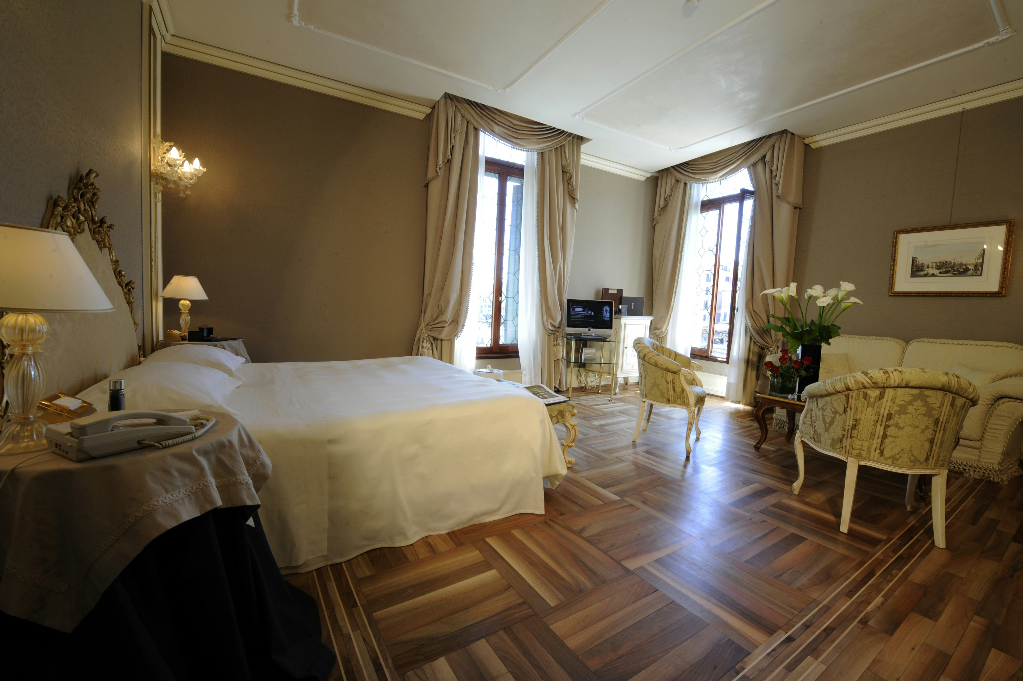 Grand Canal Junior Suite - Bedroom