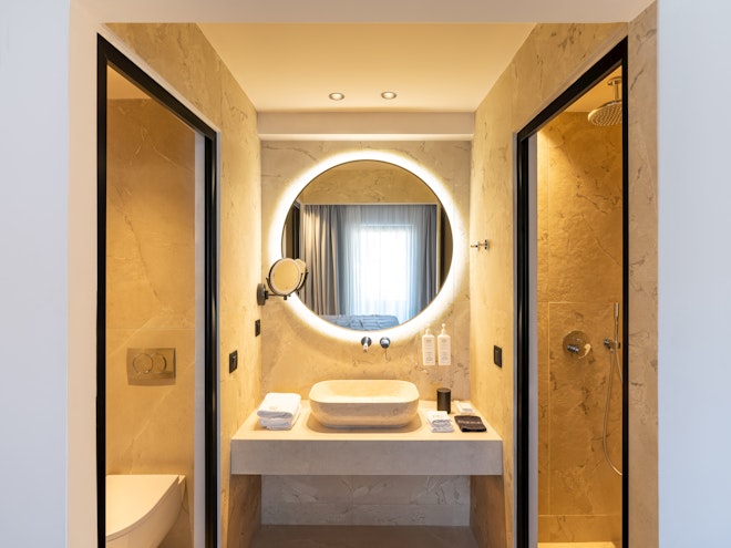 Bathroom - Suite Private/Sharing Pool