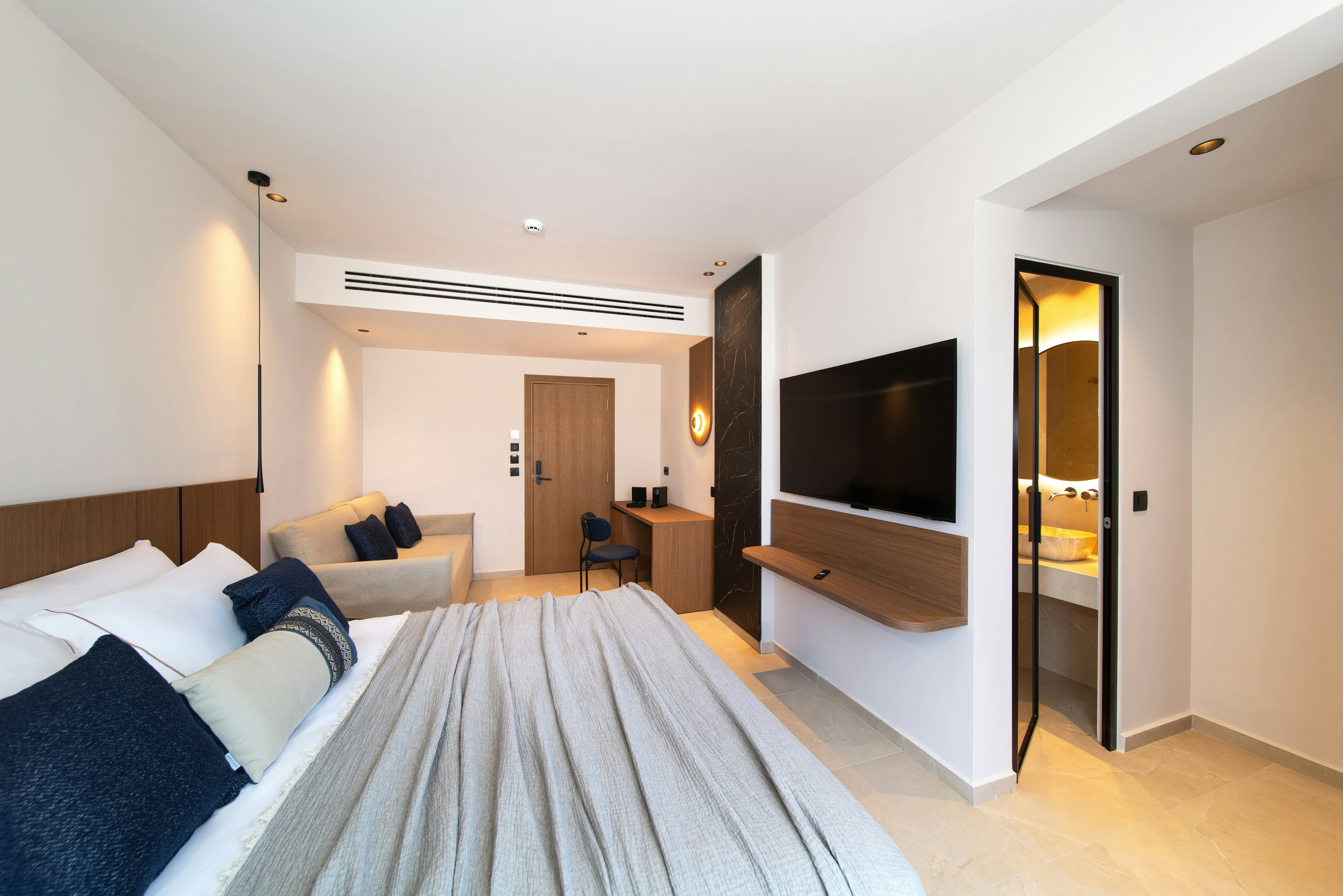 Suite with Private Pool - Bedroom