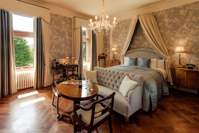 The Manor House Bedroom - Signature Room
