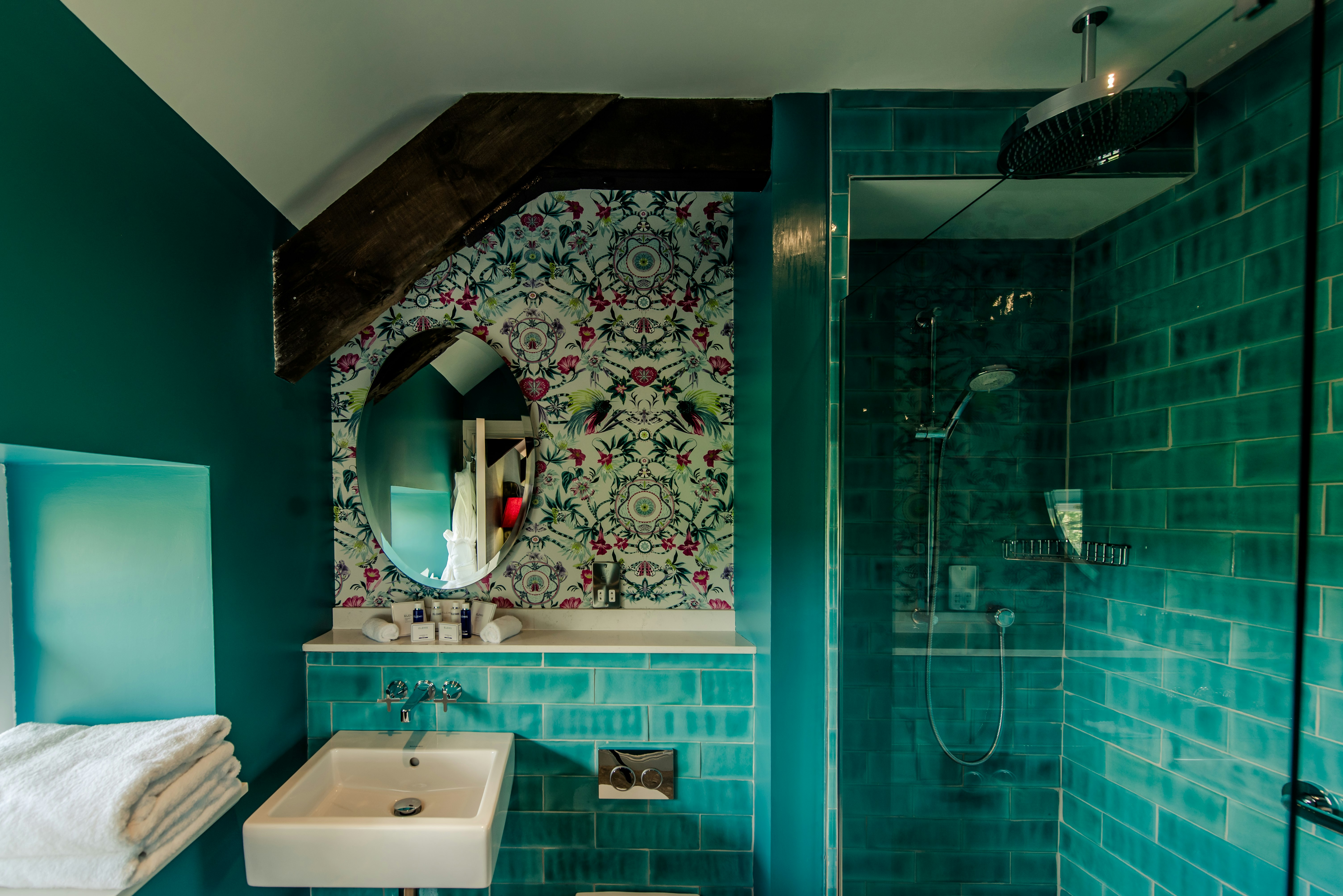The Coach House Fuchsia Bathroom