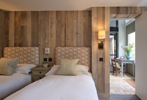 Barnsley Cottage - Double Bedroom