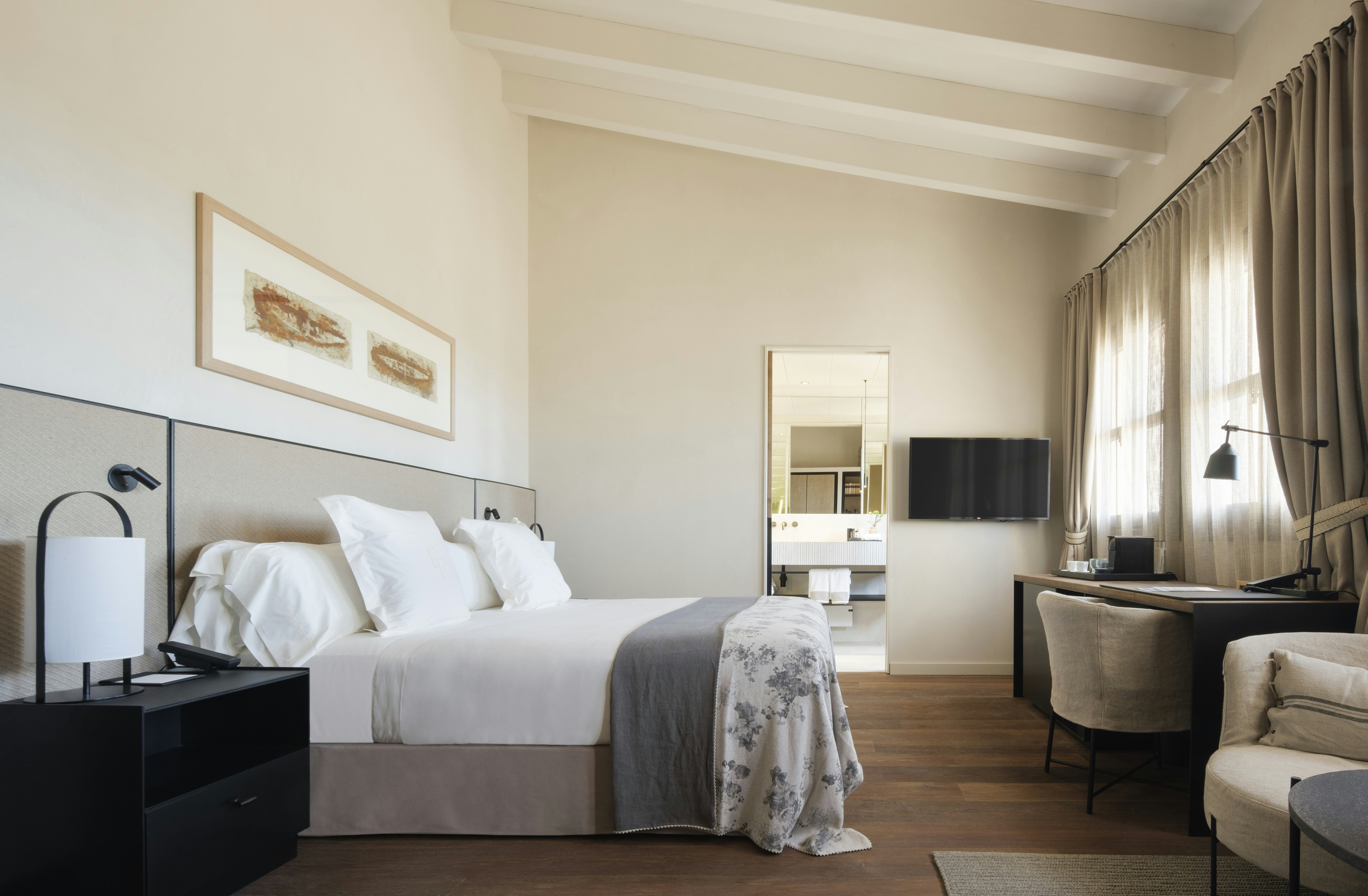 Deluxe Room - Bedroom