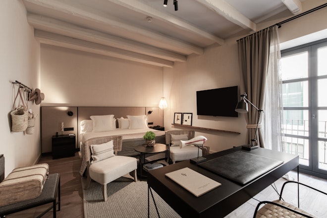 Deluxe Room - Bedroom