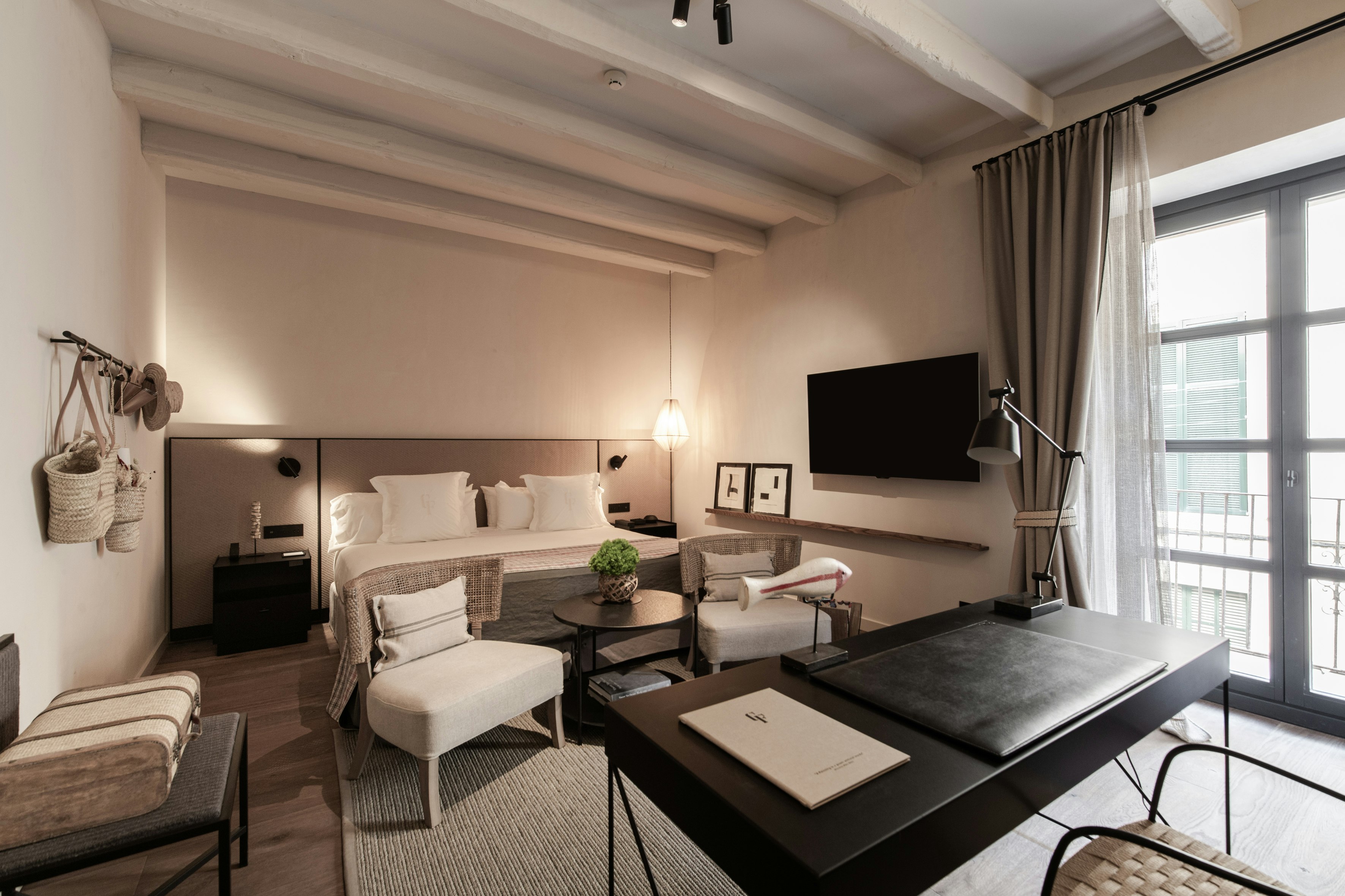 Deluxe Room - Bedroom