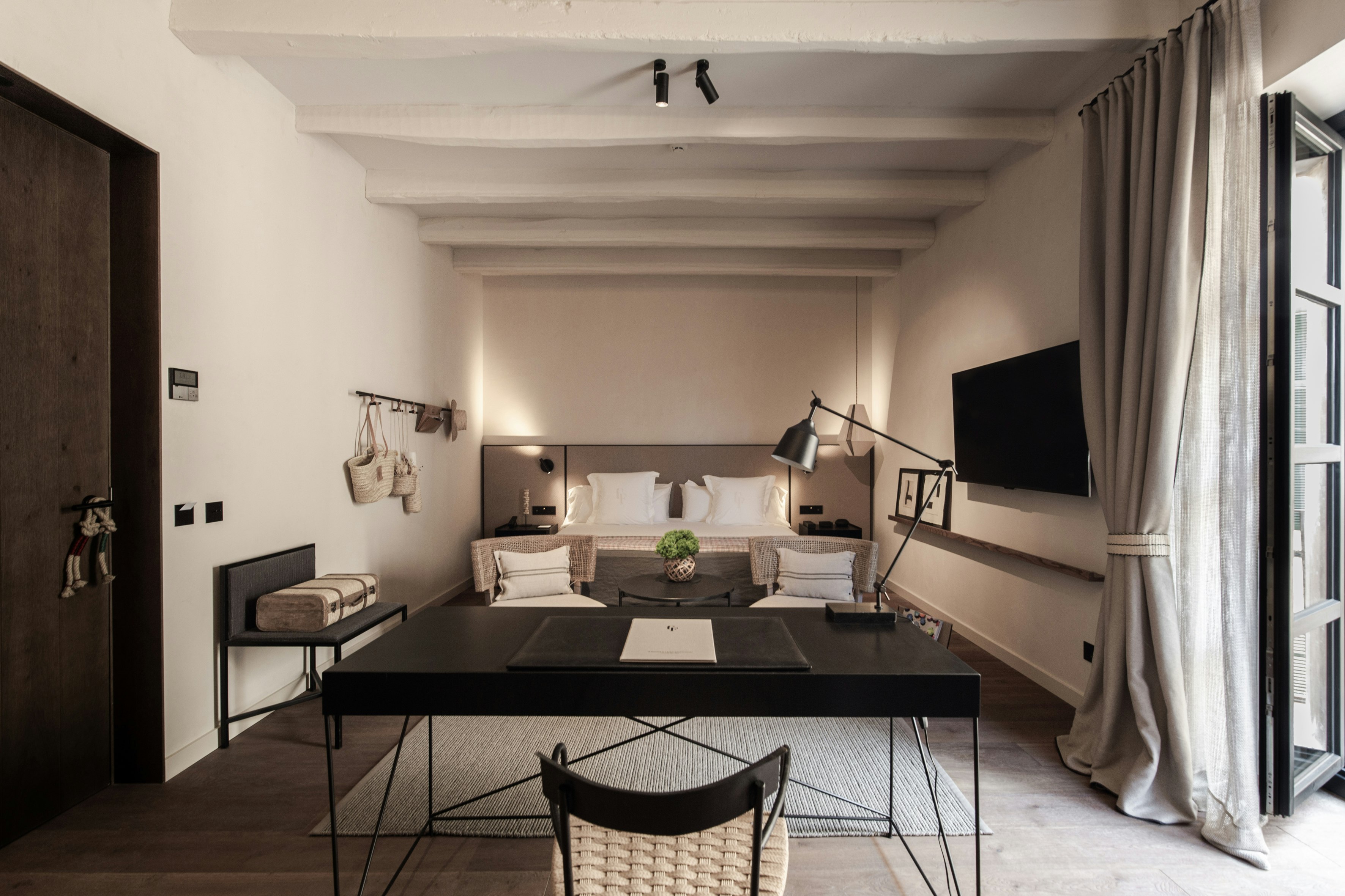 Deluxe Room - Living Area