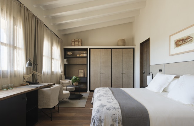 Deluxe Room - Bedroom