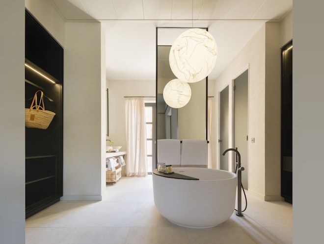 Pool Suite - Bathtub