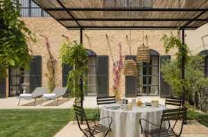 Pool Suite - Outdoor Dining Area