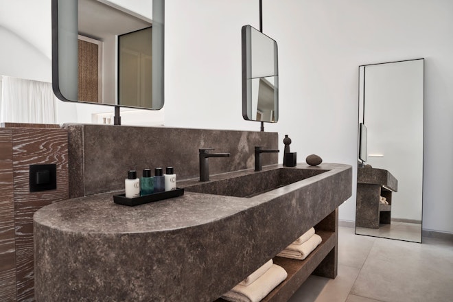 Pool Suite - Bedroom