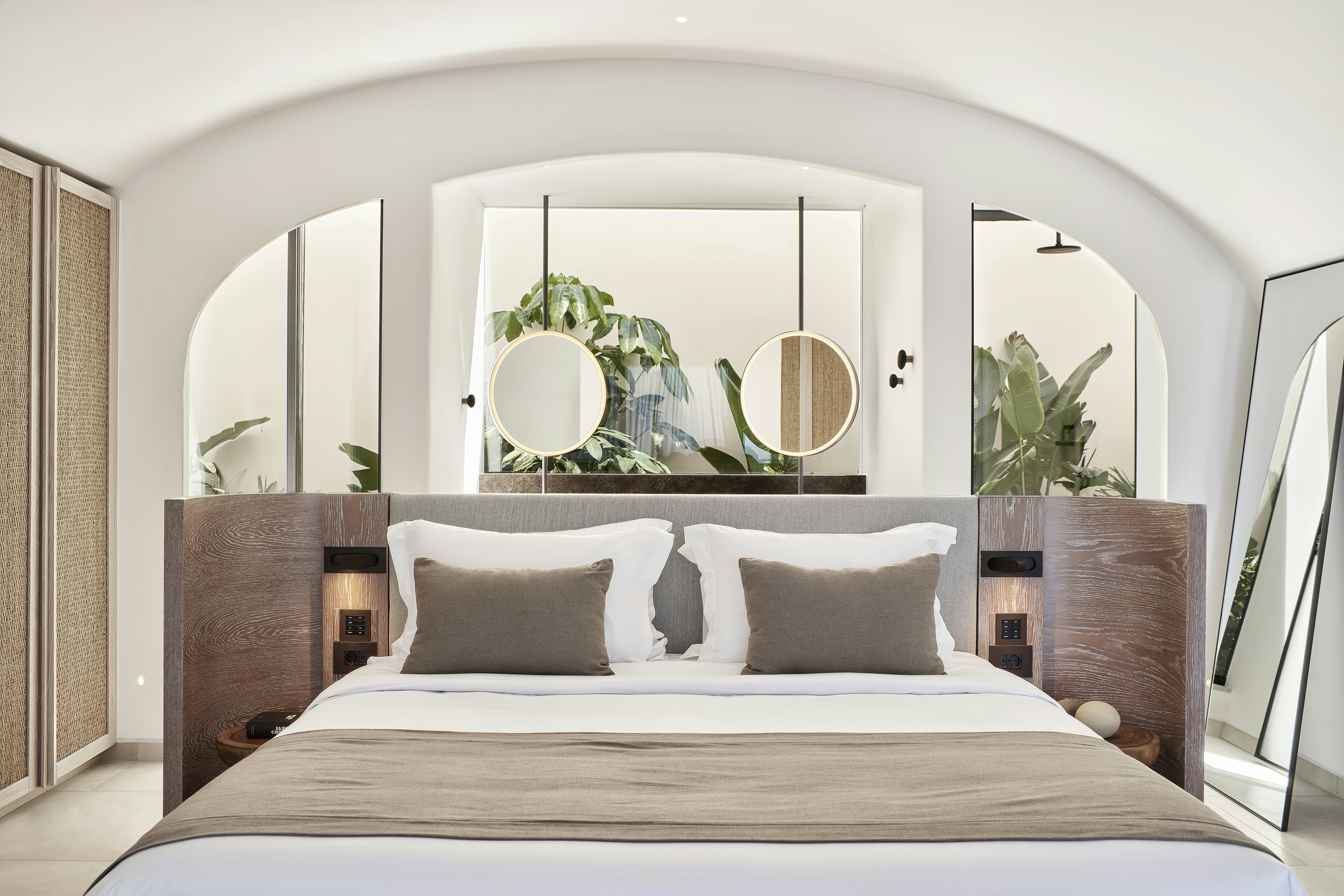 Hideaway Pool Suite - Bedroom