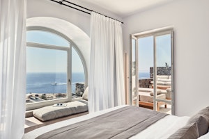 Honeymoon Suite with Plunge Pool - Bedroom