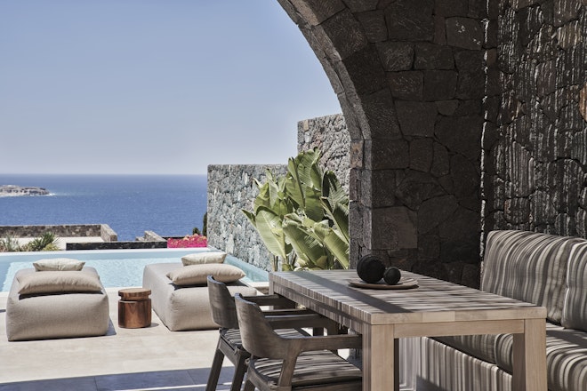 Hideaway Pool Suite - Outdoor Living Area