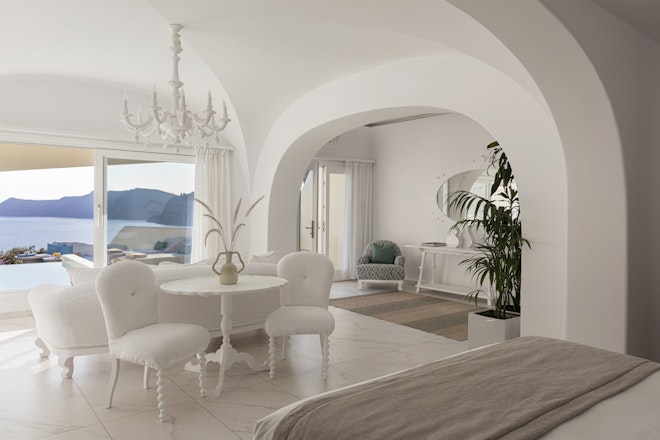 Royal Pool Suite - Bedroom