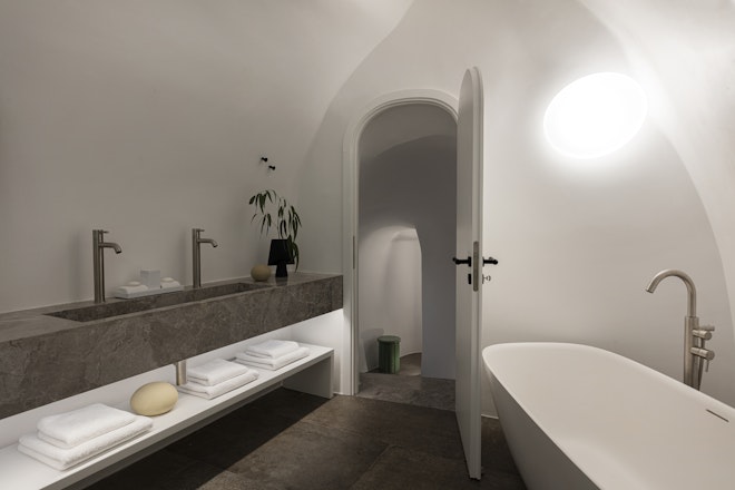 River Pool Suite - Bathroom