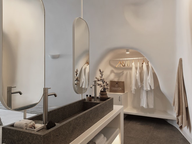 Executive Pool Suite - Bathroom