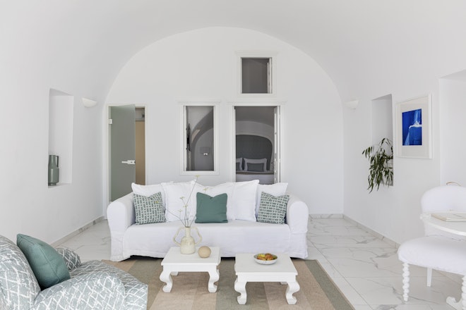 Superior Suite Plunge Pool - Living Area