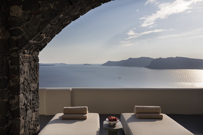 Executive Suite with Cave Pool - Terrace