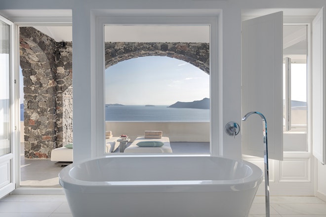 Executive Suite with Cave Pool - Bathtub