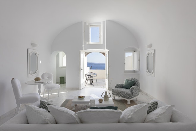Superior Suite Plunge Pool - Living Area