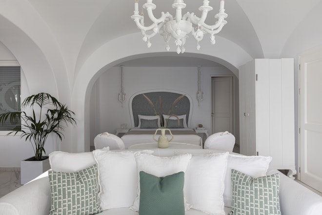 Royal Pool Suite - Bedroom