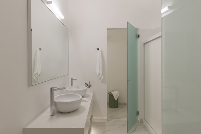 Pool Suite - Bathroom