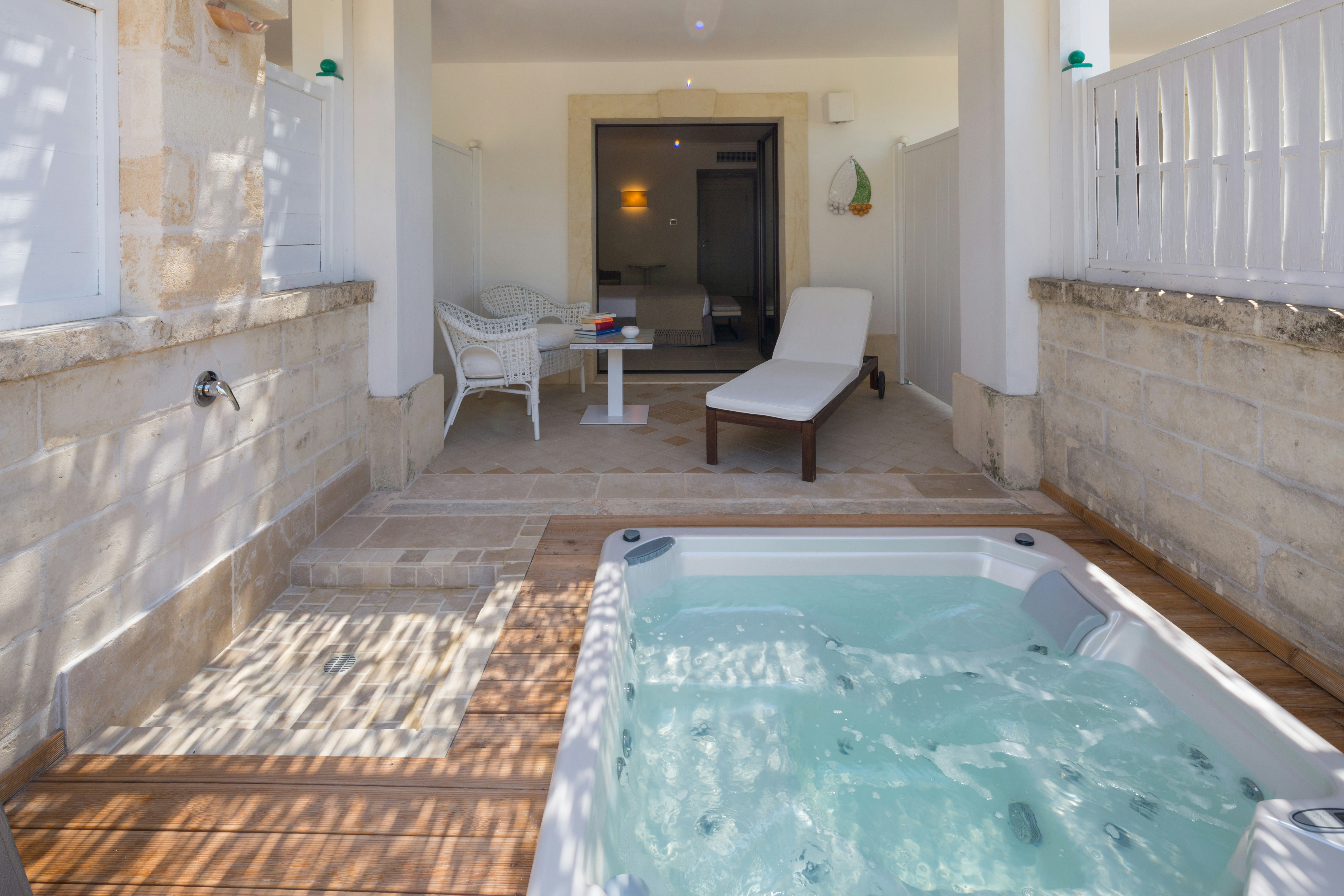 Superior Plus Jacuzzi In The Private Patio