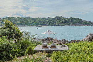 Fahn Noi Private Island Pool Villa - Deck