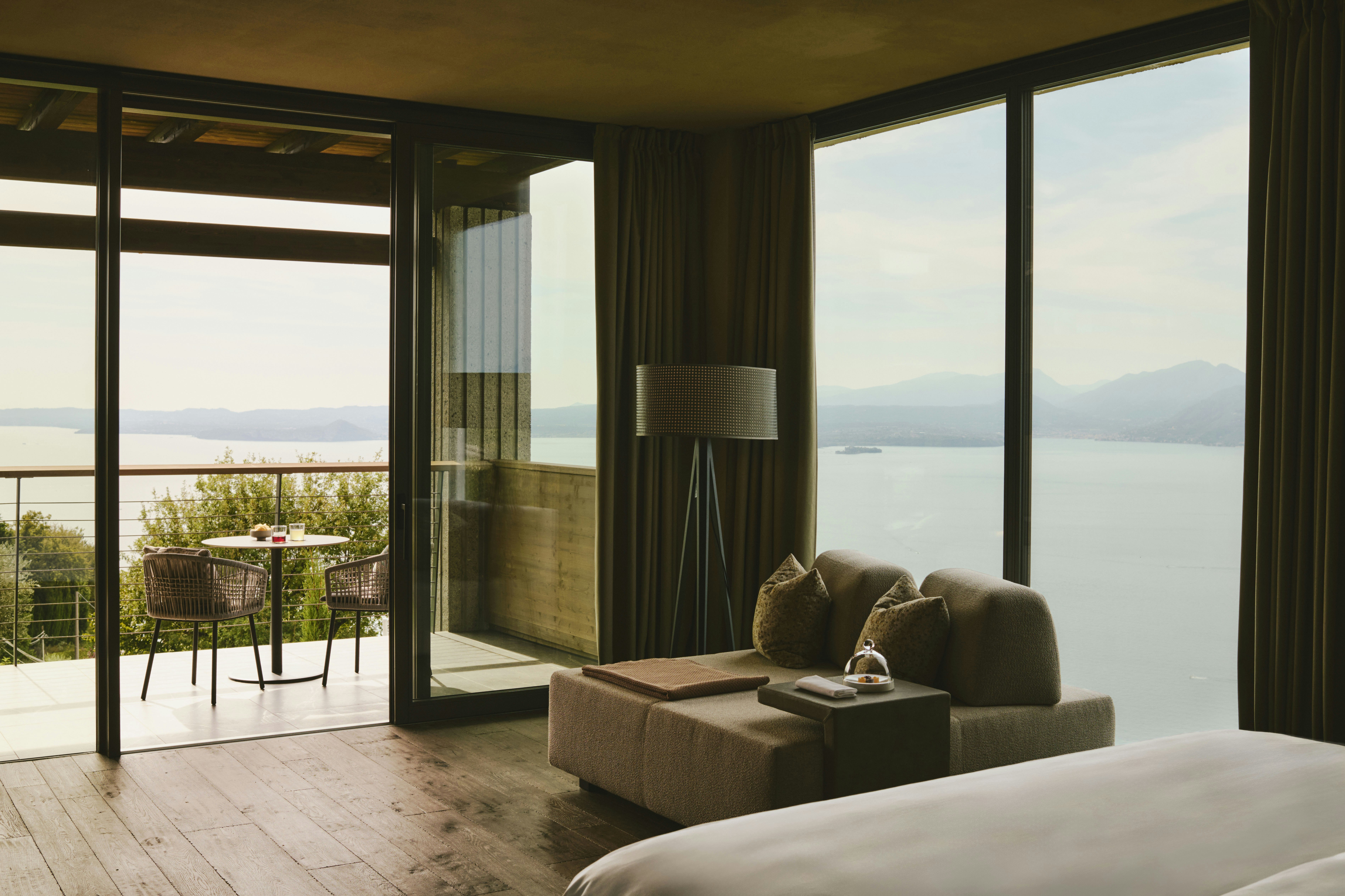 Sky Pool Suite Deluxe - Bedroom