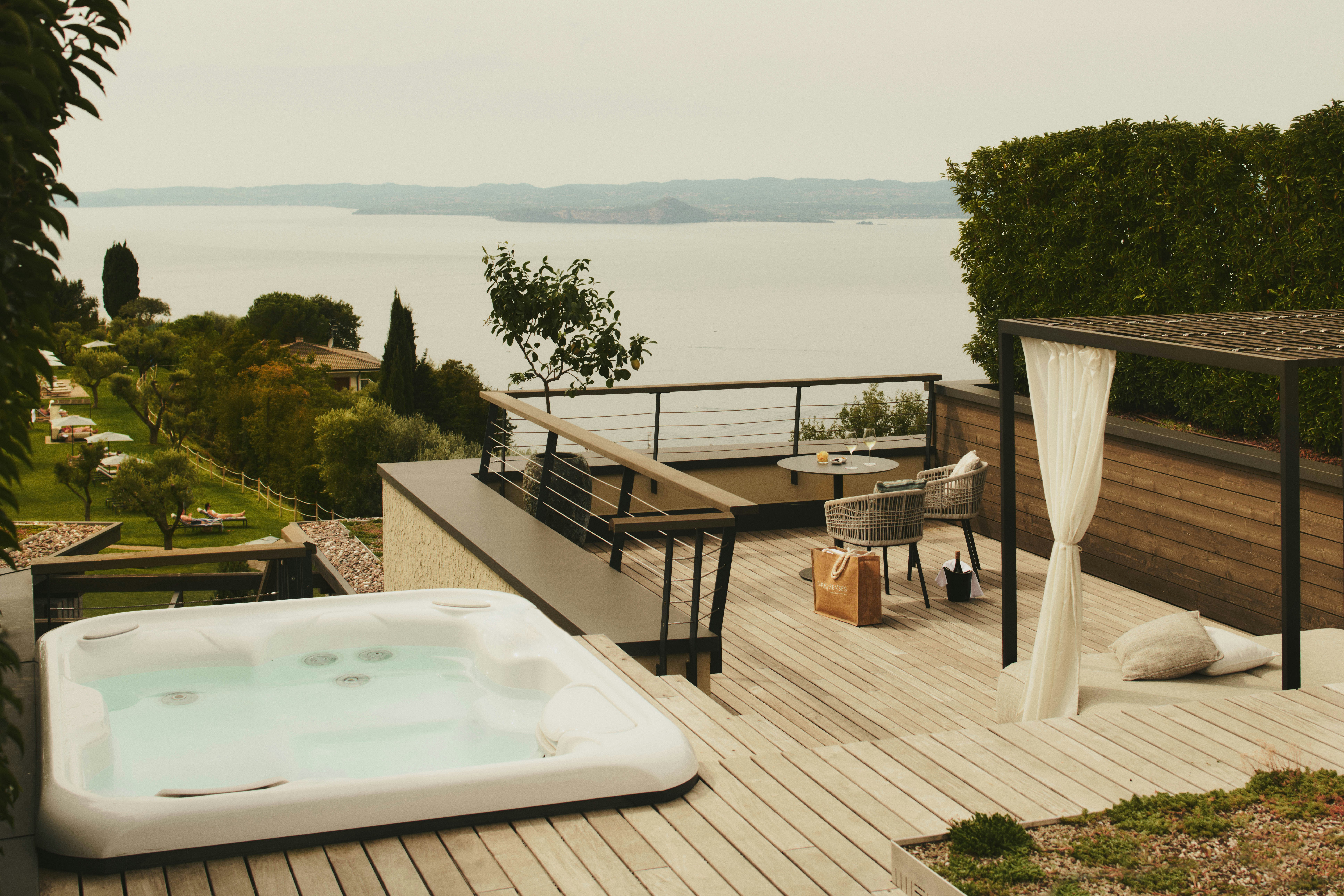 Sky Suite - Hot Tub & Terrace
