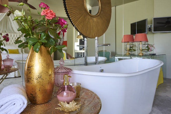 Suite Deluxe Bathroom